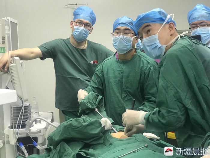 9个月婴儿疝气,疝气手术男童