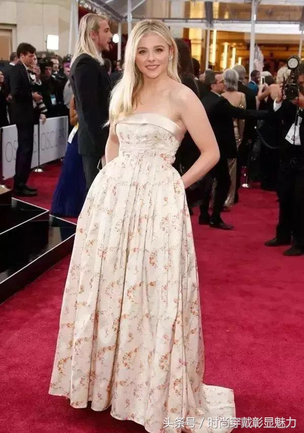 肩宽的人怎么选择合适肩宽的衣服,肩宽怎么变窄适合穿什么样的衣服