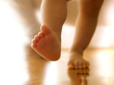 儿童走路八字脚怎么办矫正,儿童八字脚如何矫正走路姿势