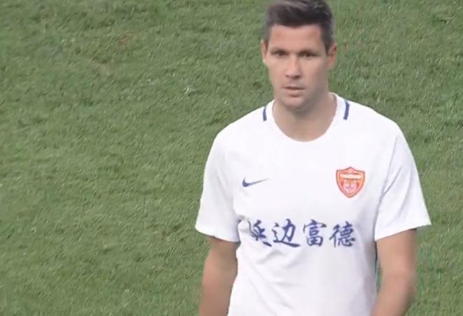 比分落后还少打一人,比分落后反而斗志更涨