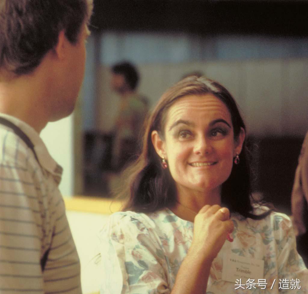 不用望远镜，也不申请科研经费，但她是世界上最懂宇宙的天文学家