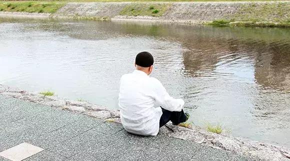 全世界只有京都一家门店，50年前的包，他说依然可以1天做同款