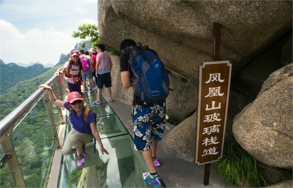 玻璃栈道玻璃会碎吗,玻璃栈道有破碎危险吗