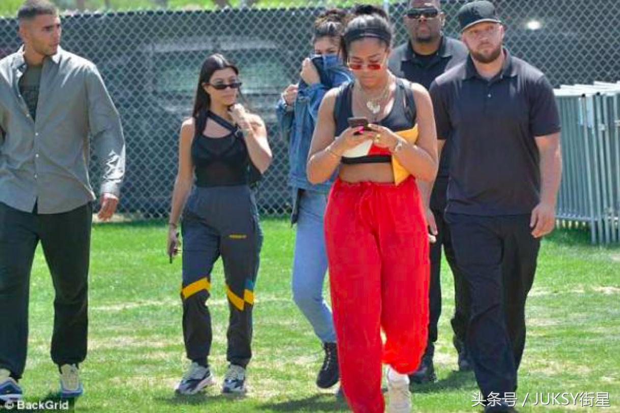 小贾斯汀比伯节目跳舞,小贾斯汀比伯与卡戴珊ella