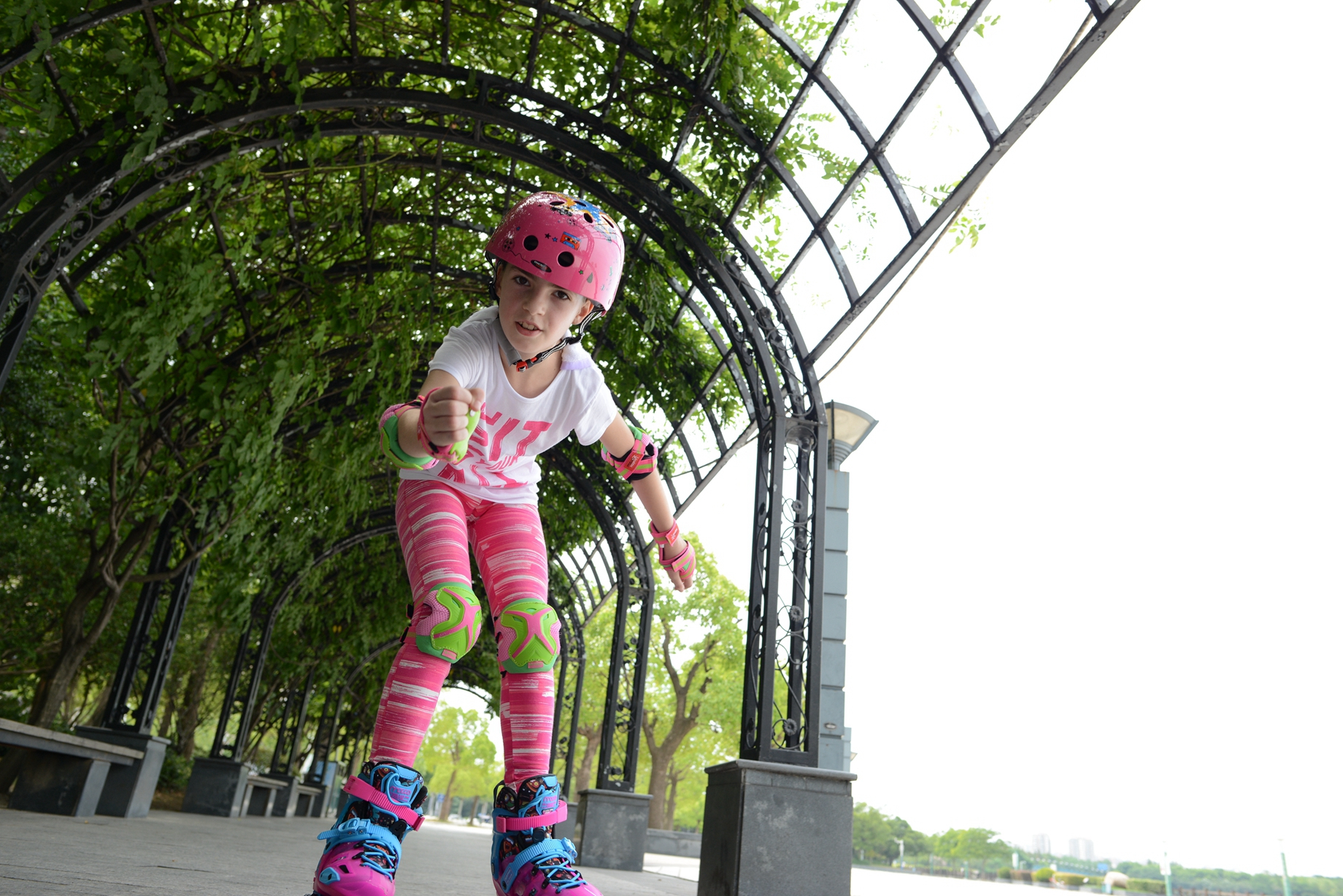 儿童轮滑简单动作学习,儿童轮滑教程怎么学