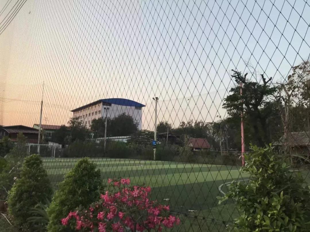 盘点:炼尸房边、大海之滨和群山环绕的泰国十大神奇球场