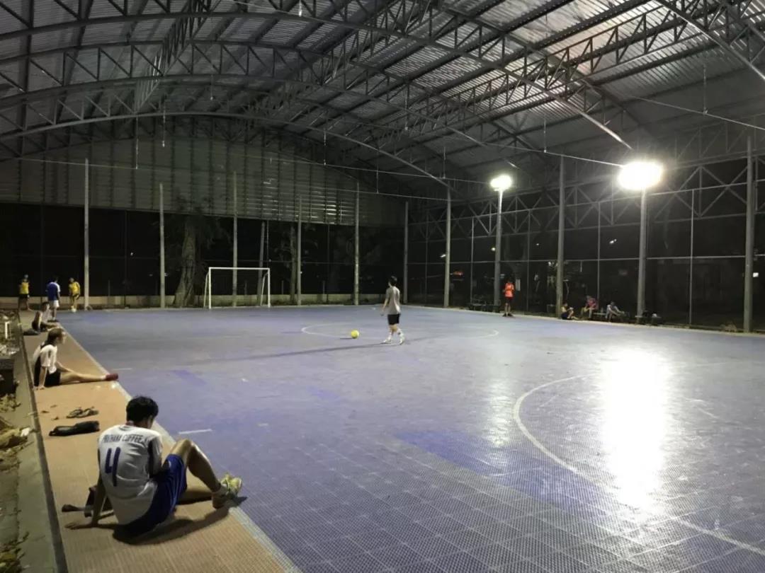 盘点：炼尸房边、大海之滨和群山环绕的泰国十大神奇球场