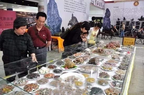 最齐全的全国奇石交易市场 (最真实的奇石市场在哪儿呢)
