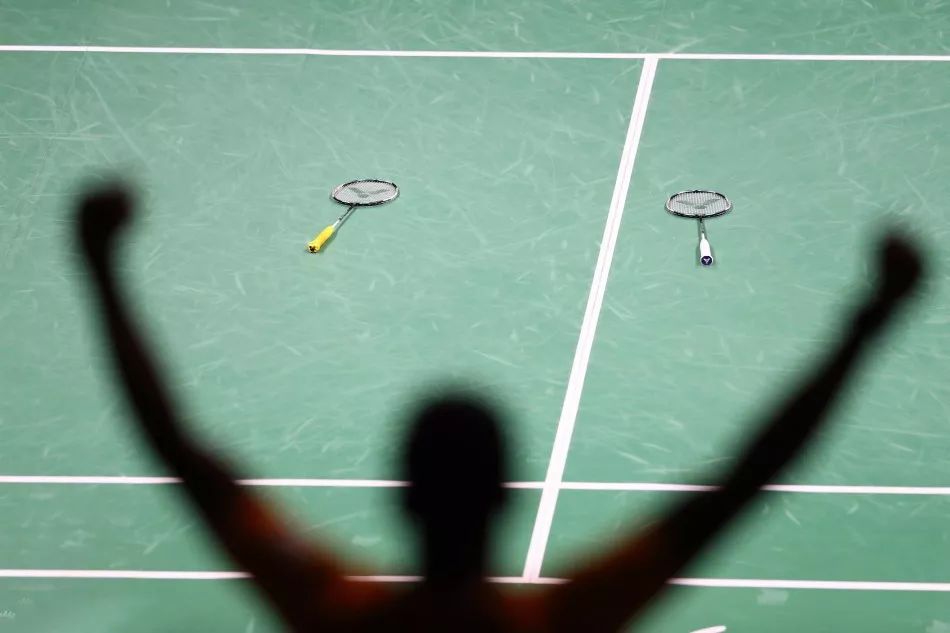 天气变热,打羽毛球前,热身运动不可少,千万不能忽略,附加方法