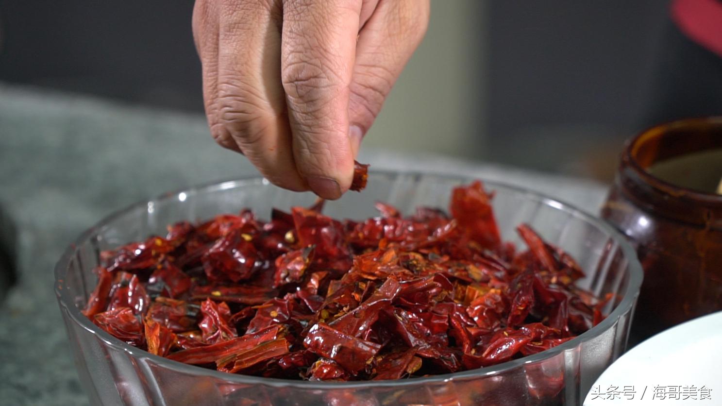 川味红油怎么练红的发黑,川味红油怎么做才香又红又亮