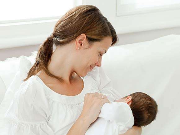 怎么判断奶水不足还是乳腺堵塞,产妇产后奶水太多奶堵塞怎么办