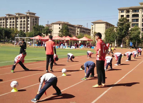 日本足球青训基本功训练,日本足球青训球感游戏