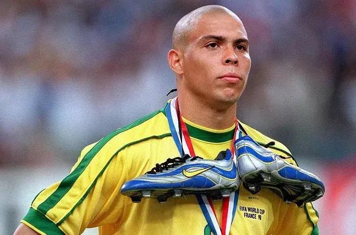 伟大的足球以弱胜强,伟大的球员永远面对质疑和谩骂