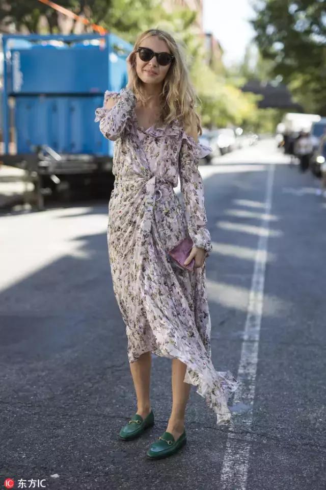 零高度的时髦早春平底鞋,想要穿得时髦又不刻意