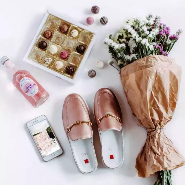 零高度的时髦早春平底鞋,想要穿得时髦又不刻意