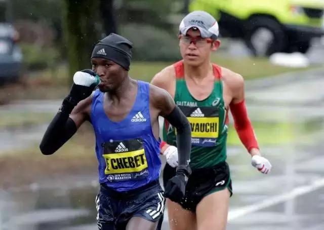 深度解析波马冠军川内优辉的“业余”跑姿：适合自己的才是最好的