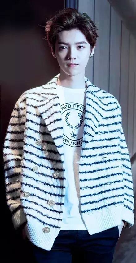 鹿晗高中足球比赛,鹿晗重回母校进教室综艺叫什么