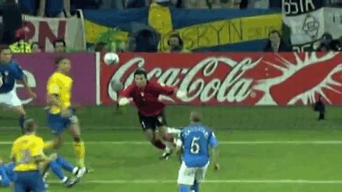 少林足球中足球经典片段,少林足球经典凌空抽射