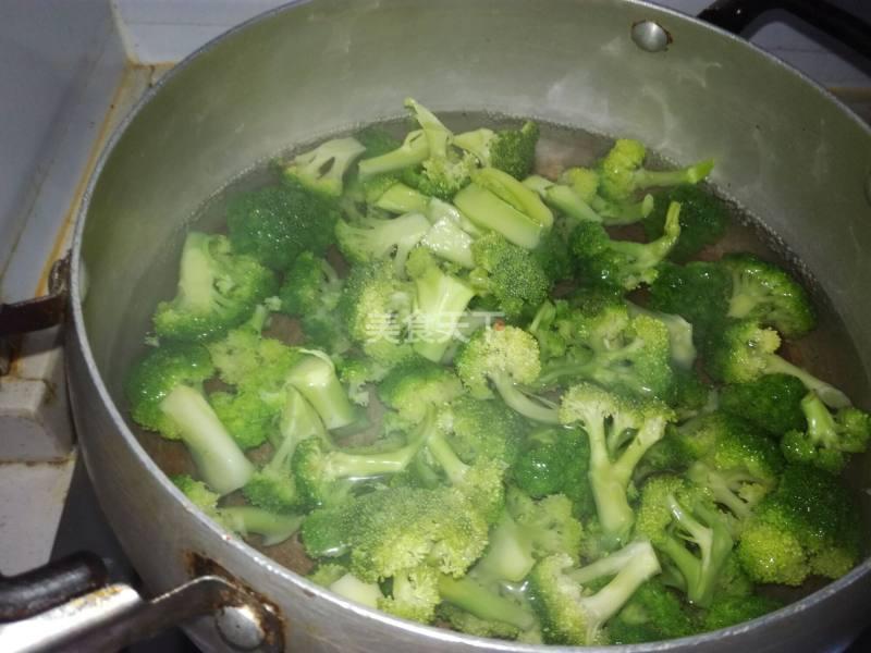 西兰花如何做好吃简单家常,西兰花怎么做才好吃家常做法