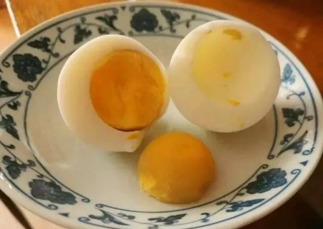 眼袋黑眼圈脂肪粒的消除方法,眼袋黑眼圈最有效的去除方法17岁