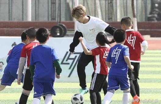 鹿晗现在怎么不演电视剧,鹿晗怎么不去别的娱乐公司