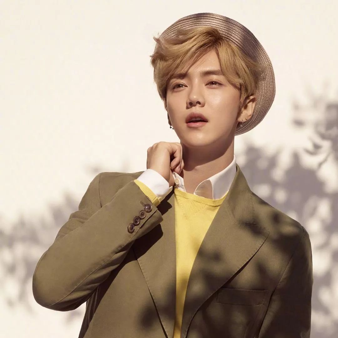 鹿晗演艺圈踢球,鹿晗踢曼联