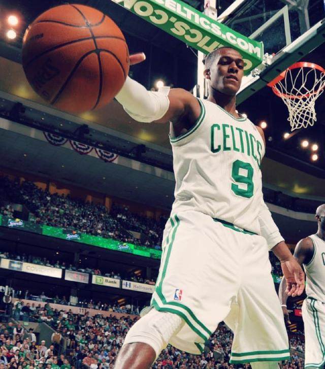 球员招牌式动作,深度解析34岁的隆多