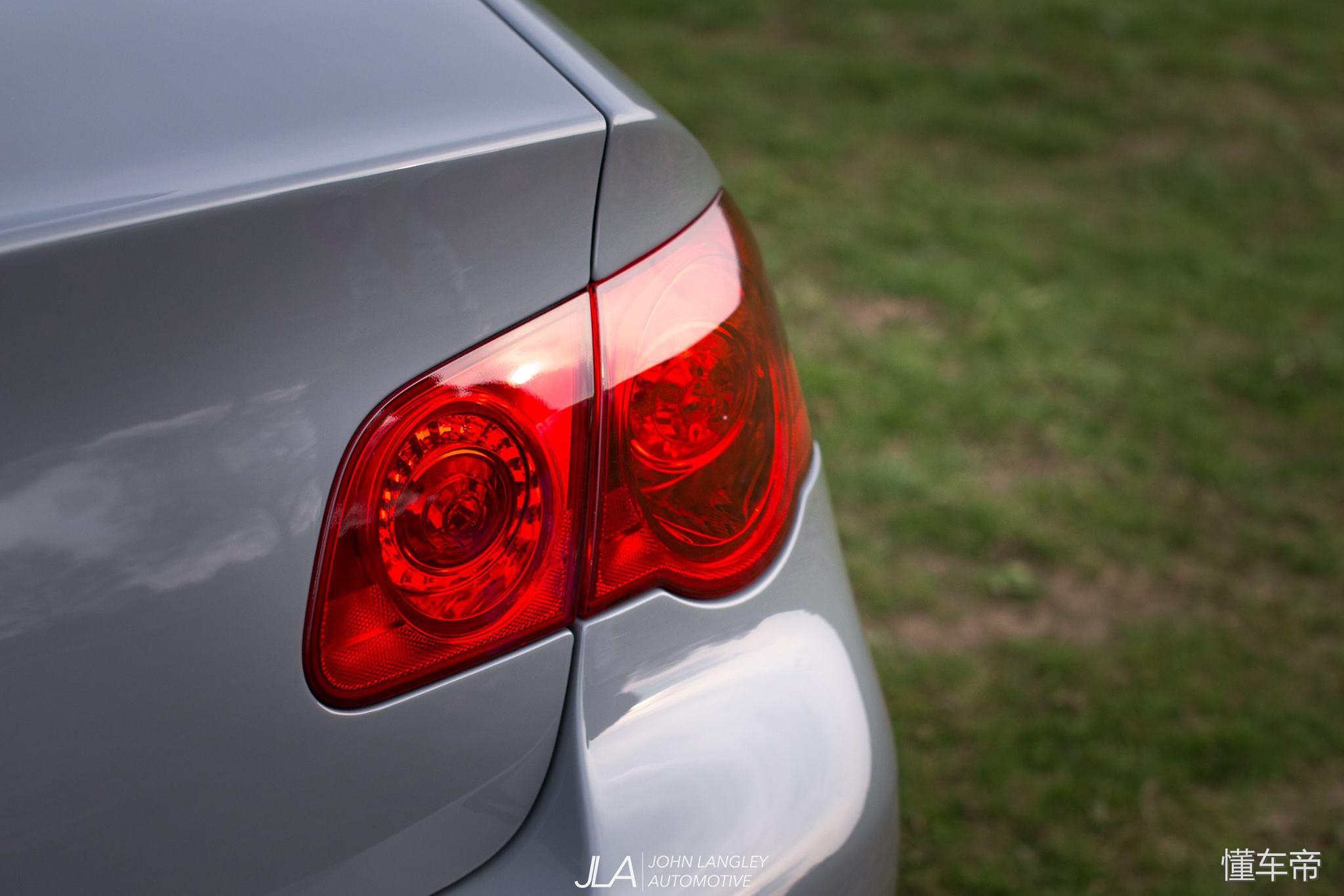 虽然手动挡让人着迷，但是这辆迈腾的轮毂让洗车工抓狂！