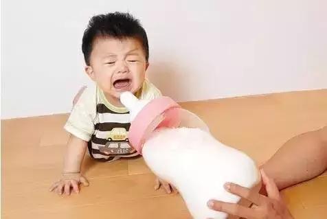 宝宝抵触辅食怎么办,宝宝抵触奶粉怎么解决