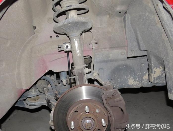 汽车底盘咔咔异响故障分析,小汽车过烂路前底盘异响