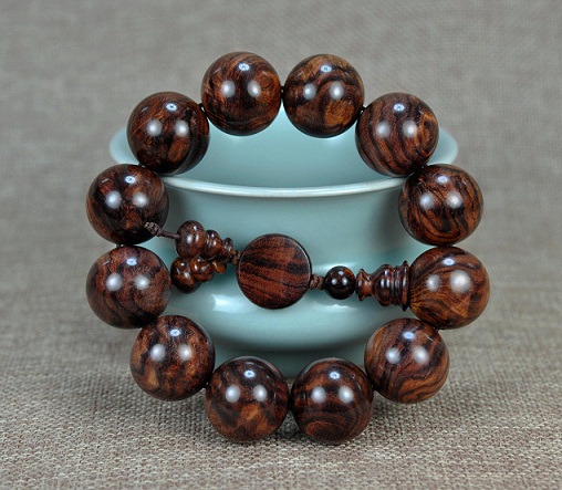 顶级海南黄花梨油梨老料手串价格,海南黄花梨手串颜色深好还是浅好