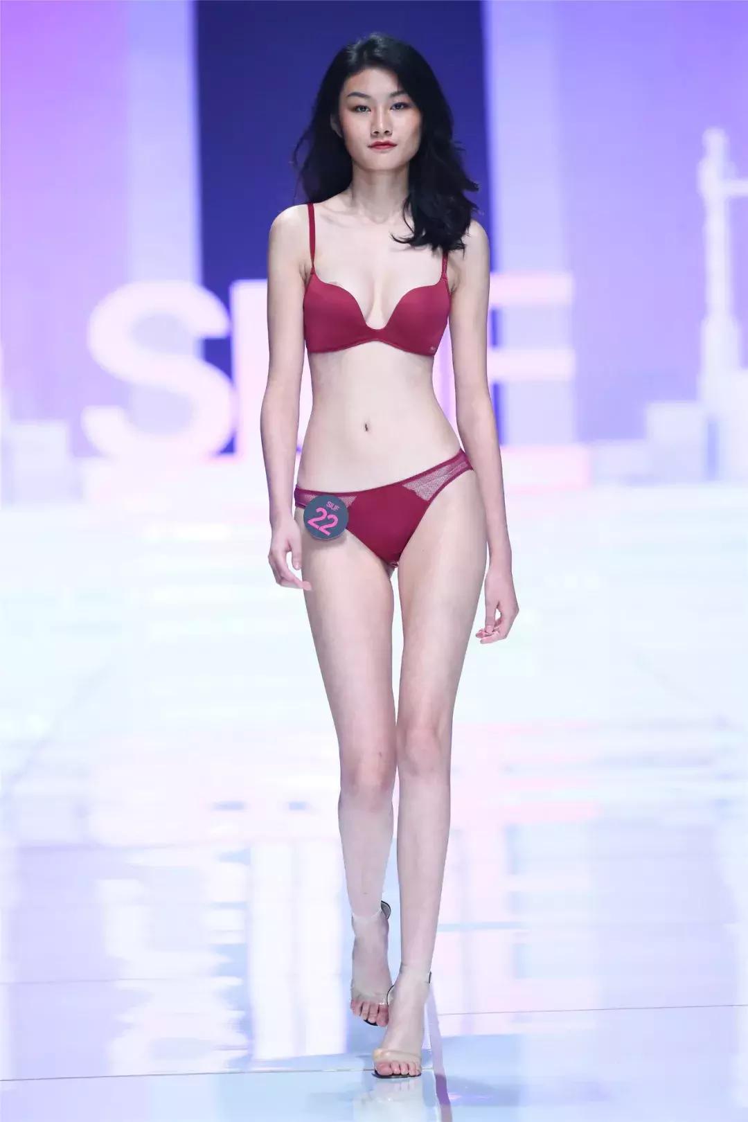 尘埃落定，是她摘得了SIUF超模“天使之冠”！