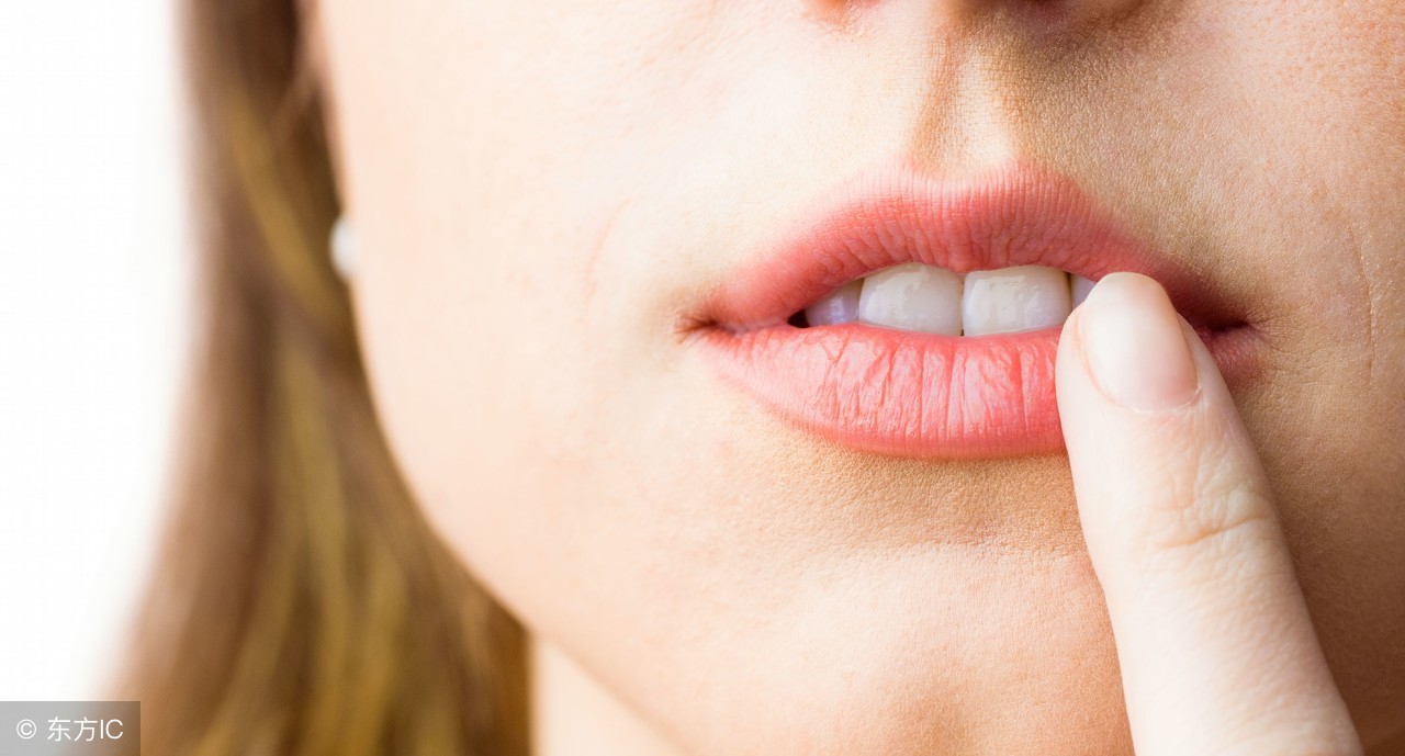 嘴唇干燥缺水怎么解决,嘴唇干燥起皮怎么改善