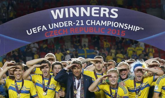 瑞典队主帅拒绝与埃里克森握手,瑞典国家队告别伊布