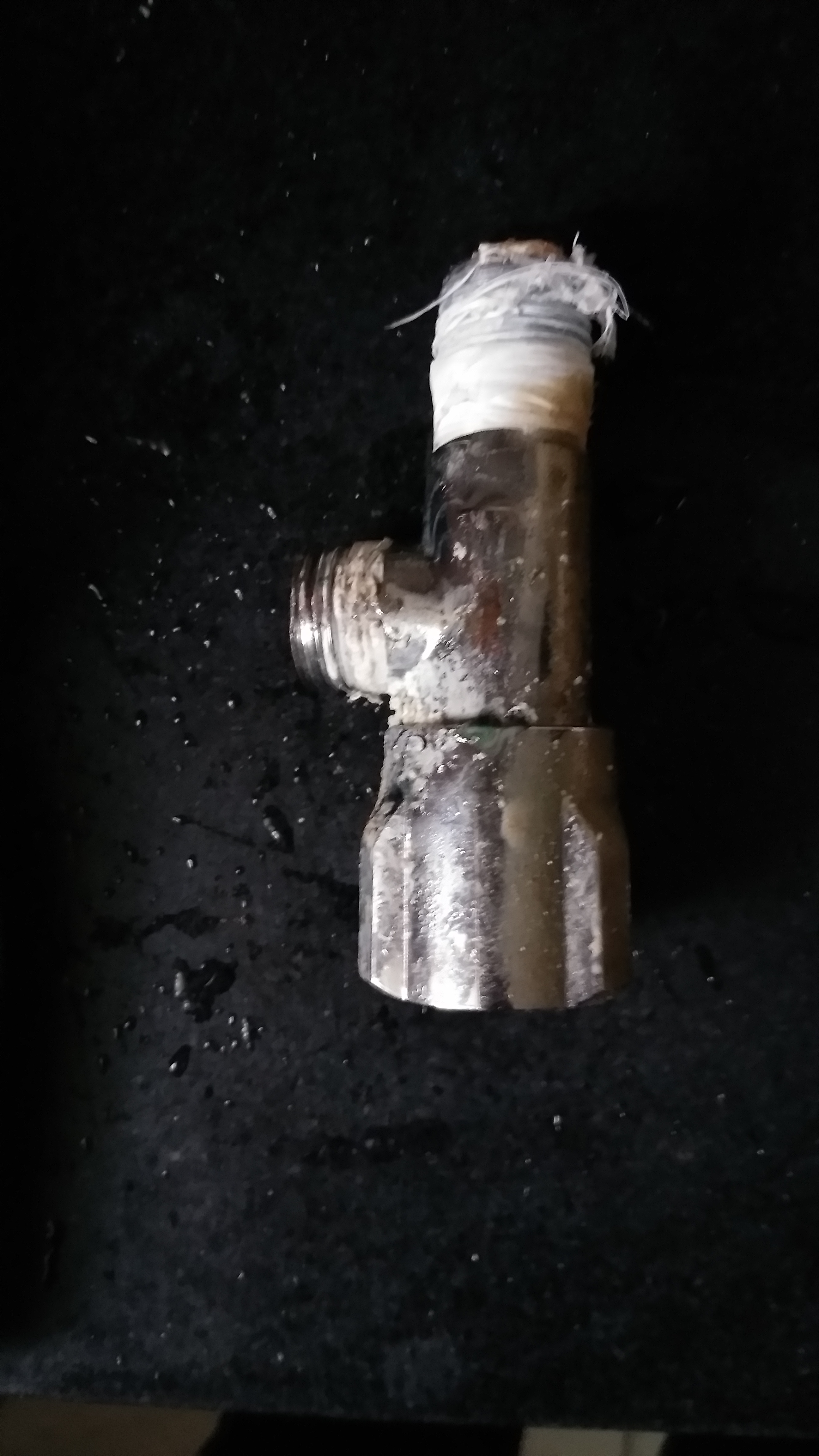 厨房水阀漏水会漏楼下吗,厨房水龙头漏水是不是漏财