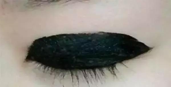 单眼皮肿眼泡无神怎么办,单眼皮肿眼泡眼妆怎么化