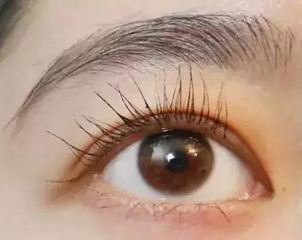 单眼皮肿眼泡无神怎么办,单眼皮肿眼泡眼妆怎么化