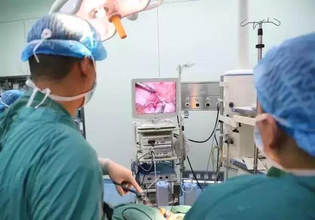 老人肠穿孔保守治疗10天,老人肠梗阻肠穿孔了怎么办