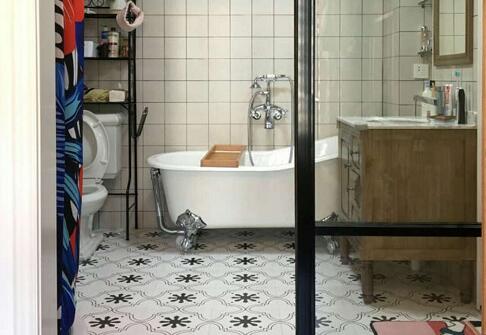 独立浴缸怎么装好看,浴室里面装上浴缸怎样搭配好看