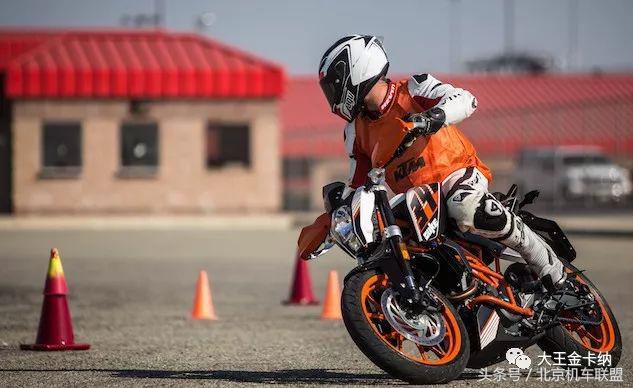 摩托车u型弯道教程,摩托车u型下坡弯道技巧