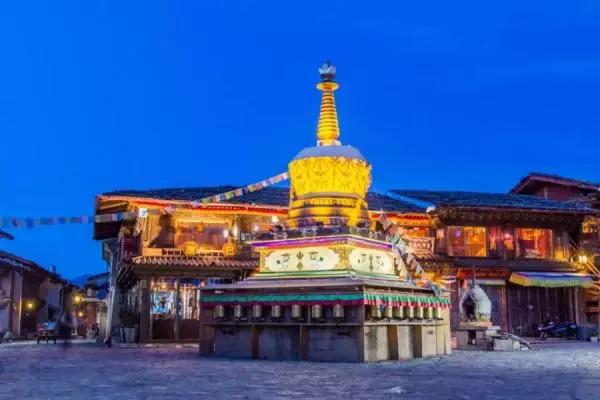 小镇如歌，且听风吟，大研、独克宗、理塘……