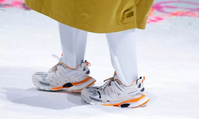 巴黎世家老爹鞋triples复古运动鞋,巴黎世家黑粉老爹鞋