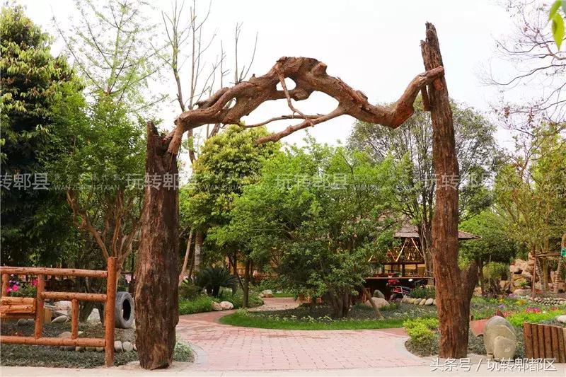 又一家高颜值花园音乐烤吧入驻郫都，趁五一快去痛快的搓一顿吧！