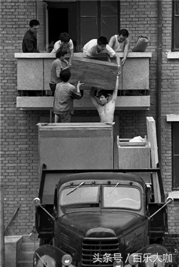 80年代的北京还不堵车车辆很少,80年代的北京牌汽车