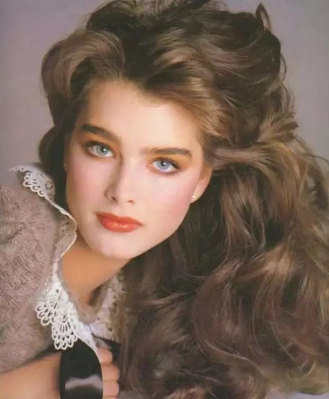 10岁全裸上镜《花花公子》，她的美貌被好莱坞誉为世界第八大奇迹