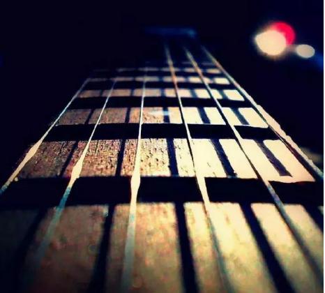 怎么选择木吉他设备,怎样选择木吉他琴弦