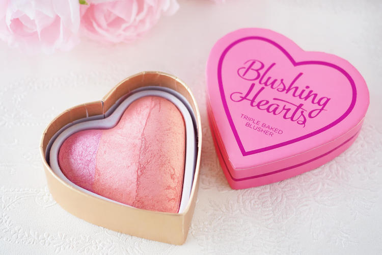 彩妆夏季限定腮红色号搭配图片,小长假美妆出行