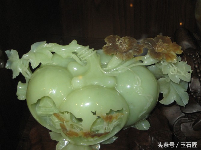 岫玉雕刻的大玉璧摆件简介图片,岫玉雕刻玉马摆件价格