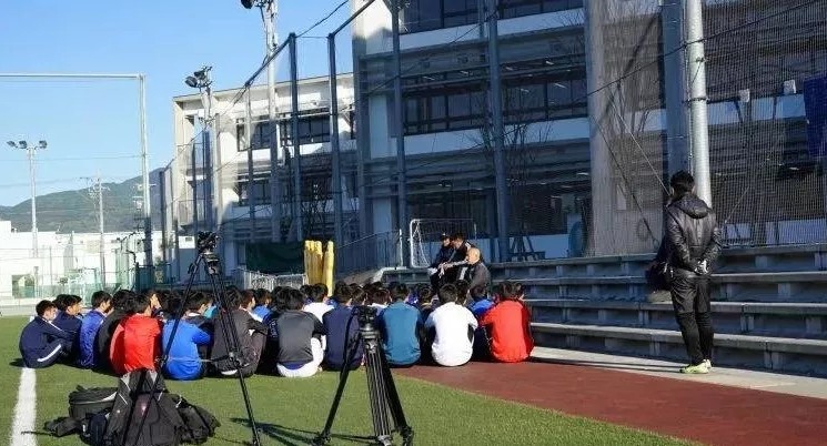 足球勋章轻质泥,足球青春的印记