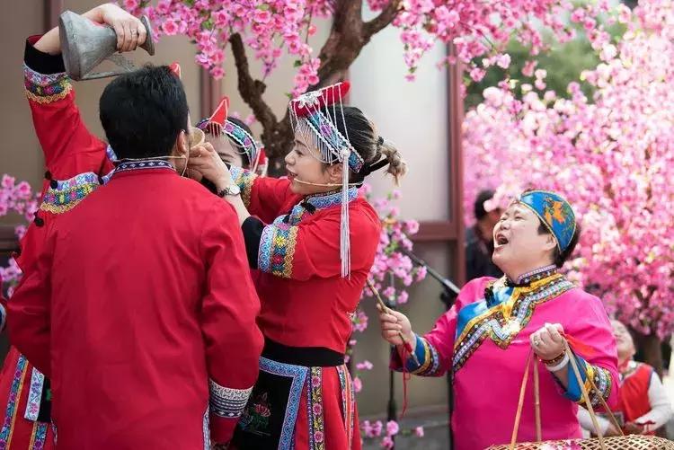 鐣叉棌椋庢儏鎽勫奖,杩愭渤鐣旂殑缇庢櫙